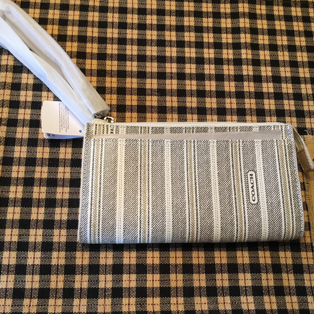 NWT Coach Large Wristlet - B